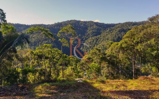 Terreno em condomínio fechado com uma vista espetacular para o Vale e para a Floresta